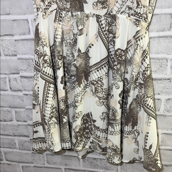 Leith Size Medium Summer floral tie back sleeveless ruffle dress V Neck/v Back - Picture 8 of 9